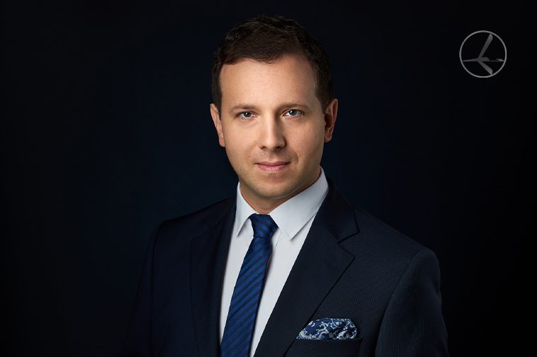 Mężczyzna w garniturze- zdjęcie portretowe