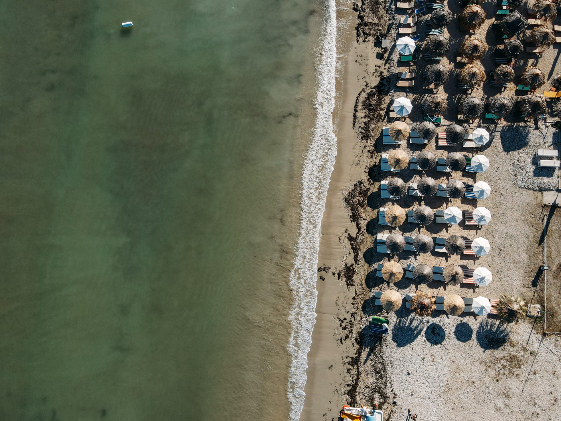 Plaża Orikum w Albanii z widokiem na morze.