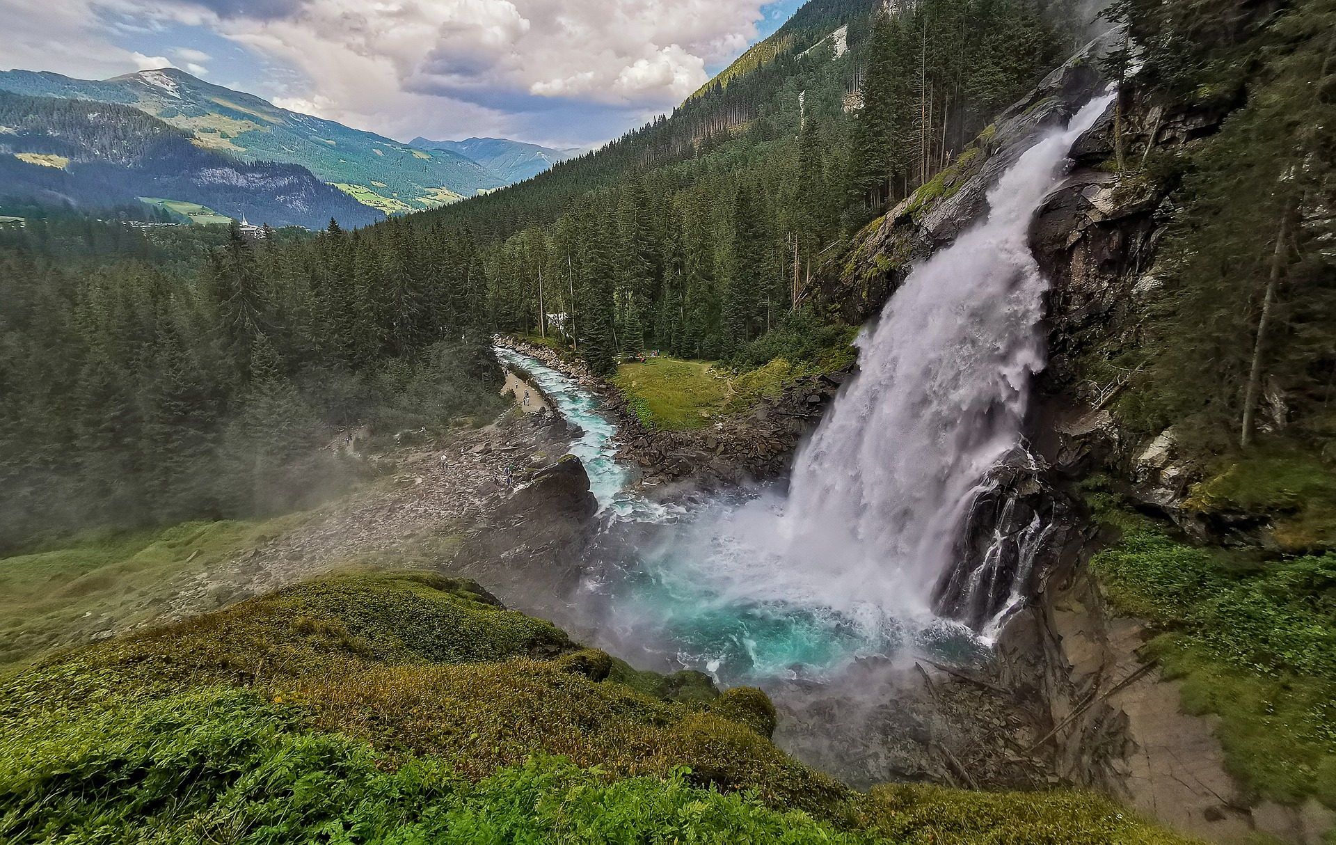 Widok na Krimmler Wasserfalle w Austrii.