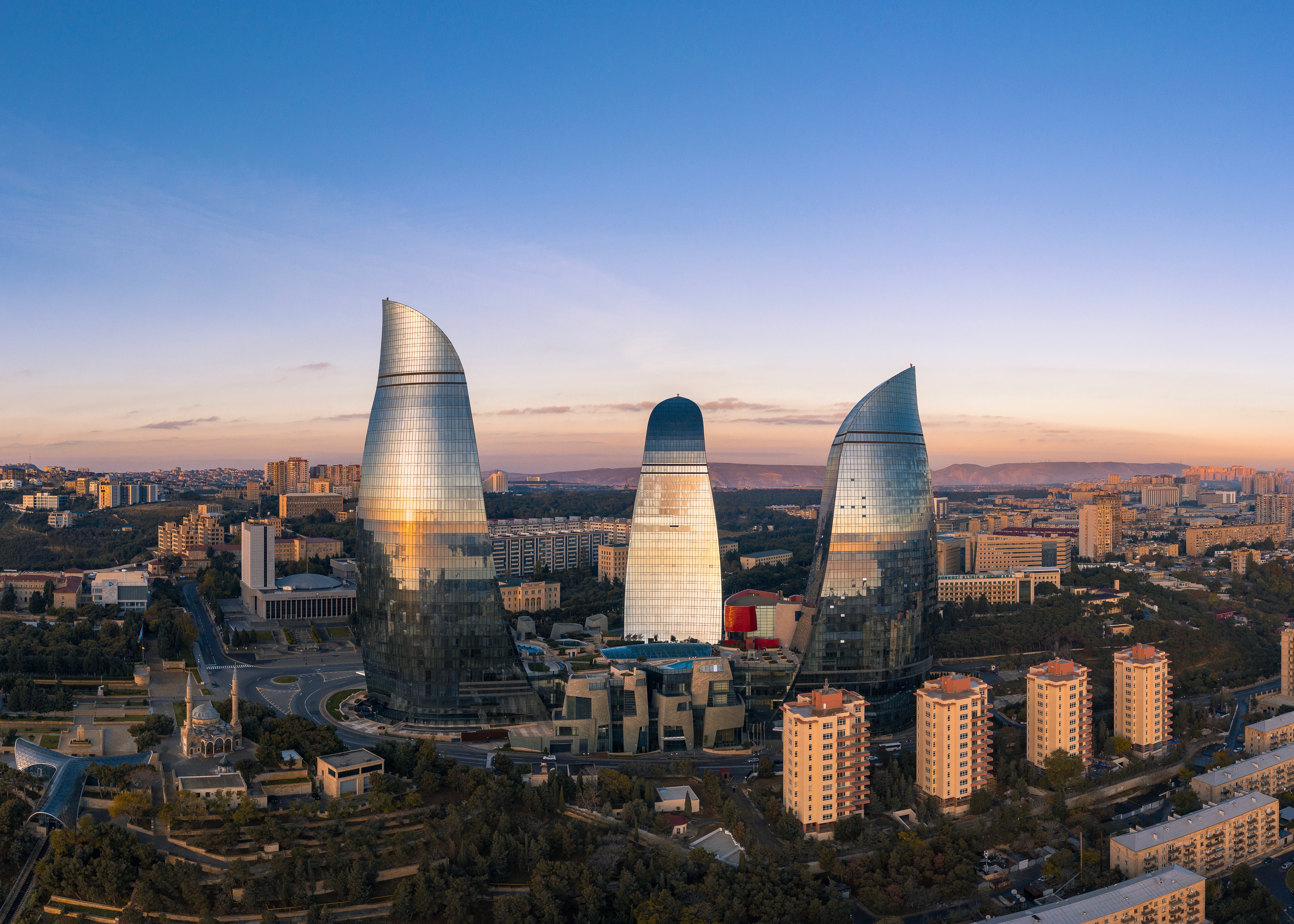 Время в азербайджане в баку. Баку столица Азербайджана. Азейбарджан Баку. Flame Tower Азербайджан Баку. Столица Азербайджана 2022.