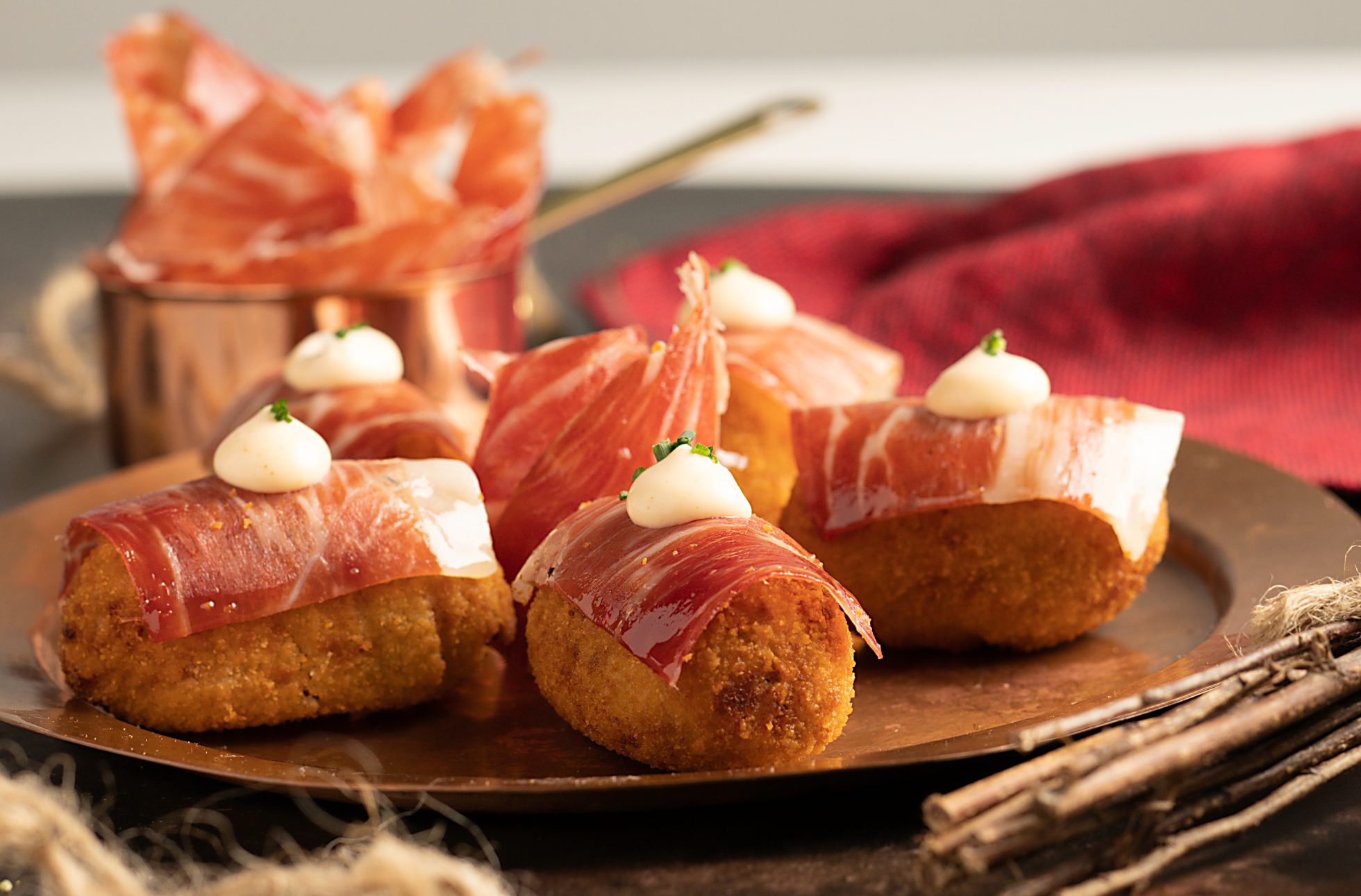 Croquetas z szynką serrano