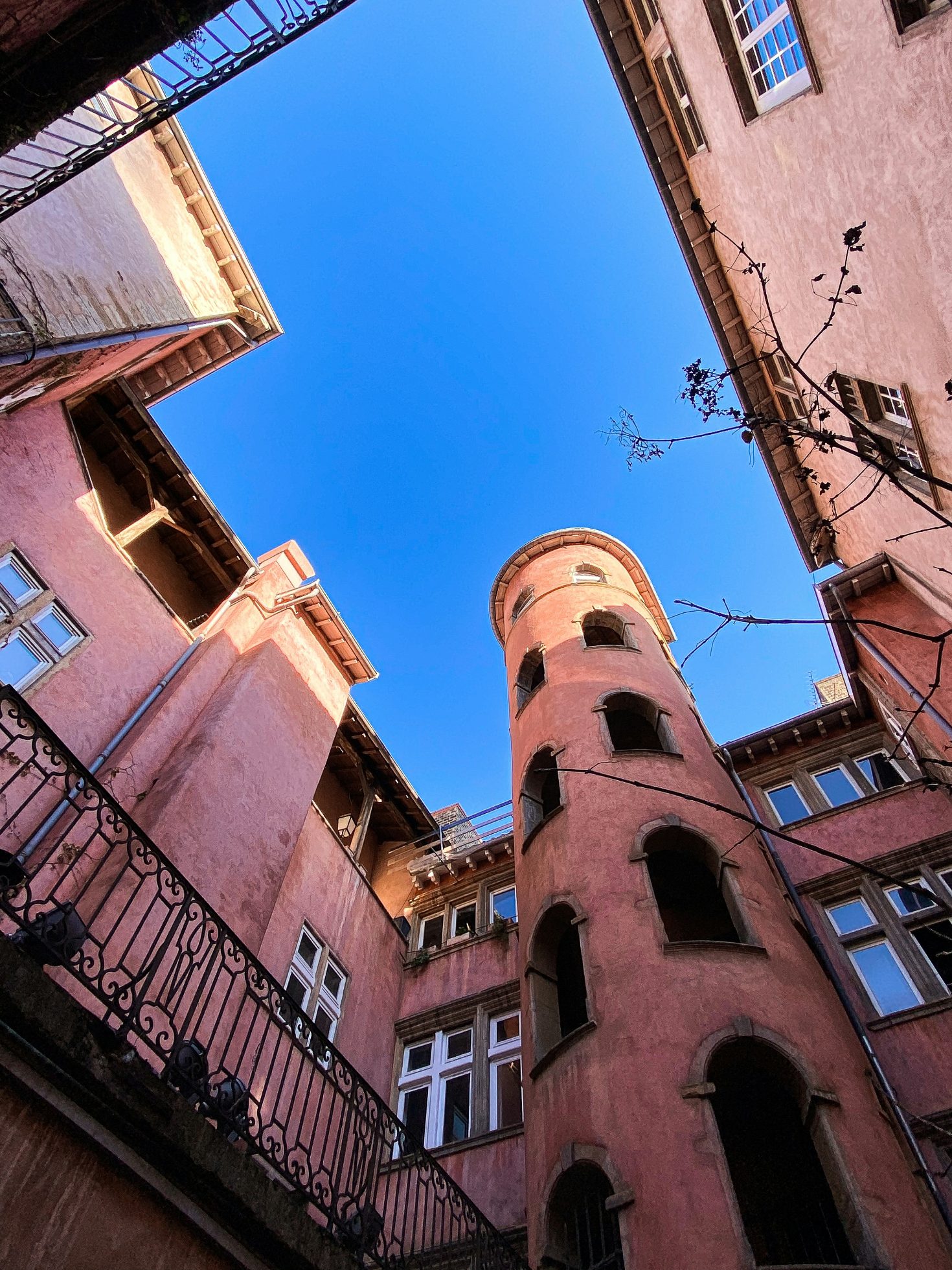 Trabolues Lyon - miejskie przejścia