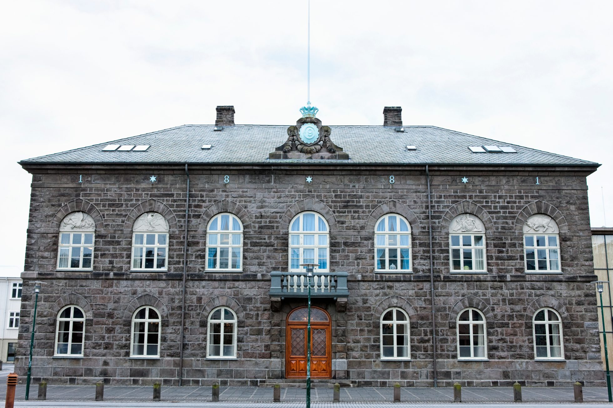 Dom Parlamentu w Reykjaviku, Islandia.