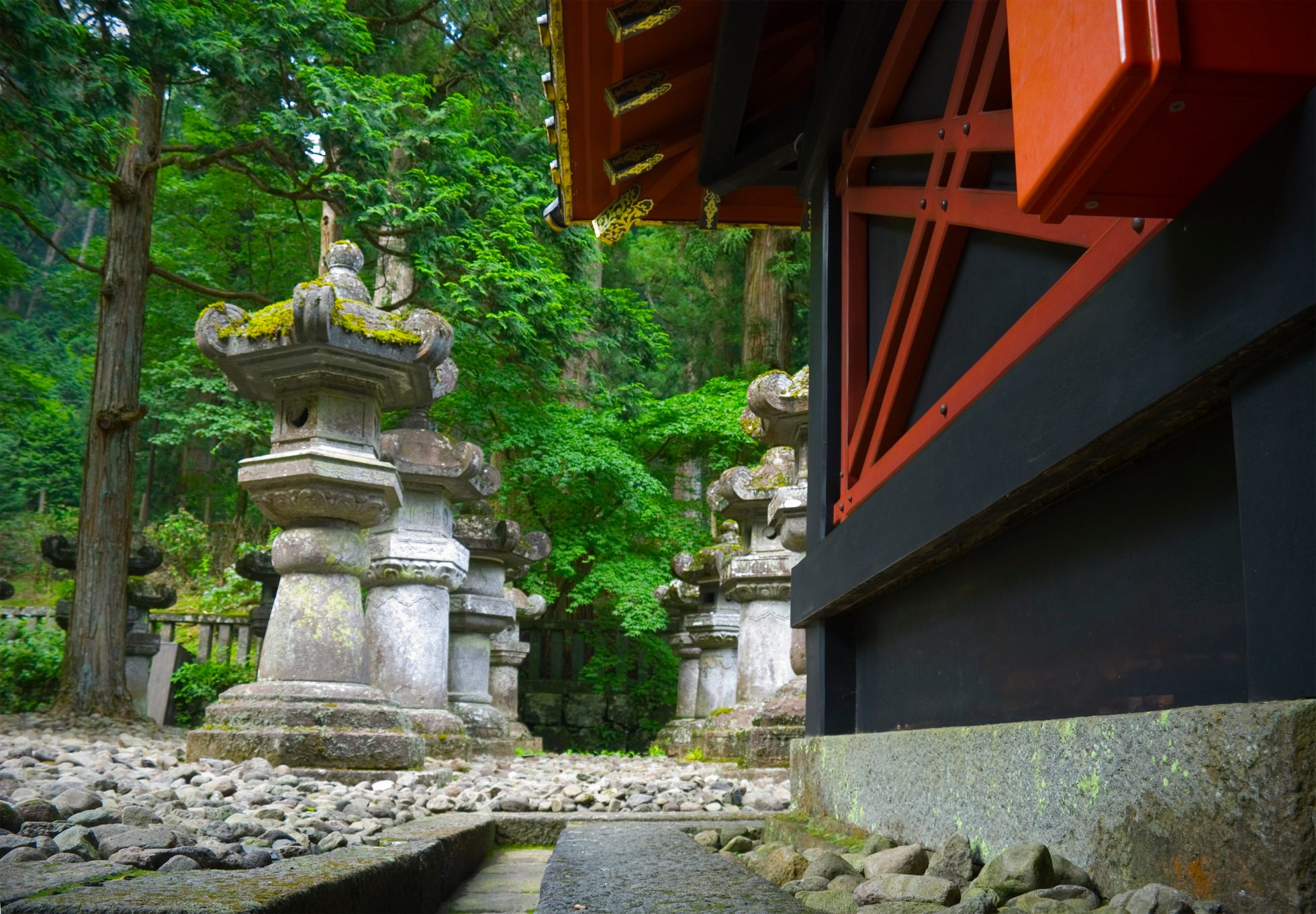 Japońska kamienna latarnia w Tōshōgū, Nikko, Japonia