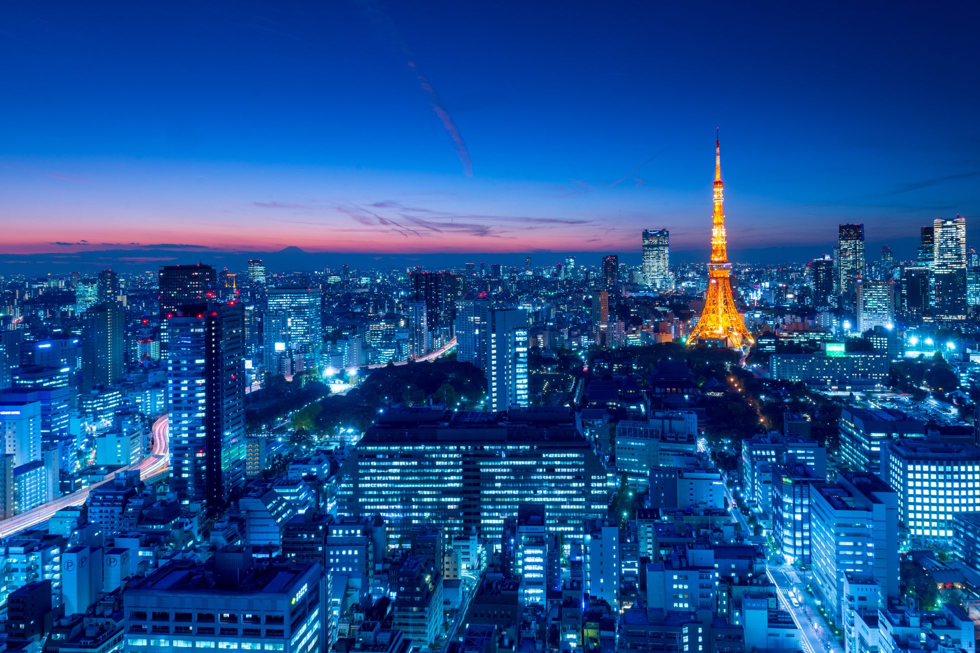 A view of the Tokyo skyline, where to vacation in October?