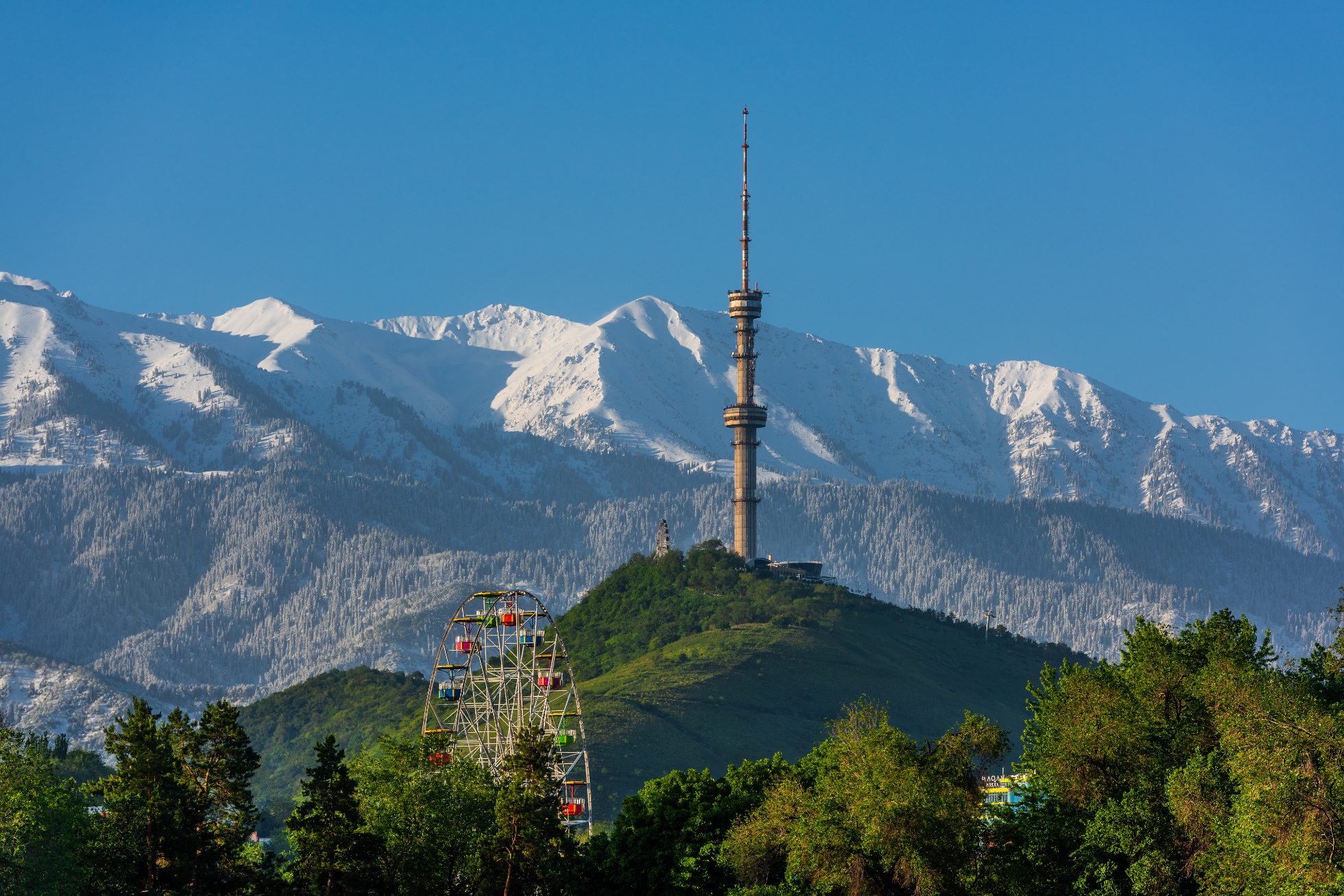 Wieża telewizyjna Kok Tobe w mieście Ałmaty
