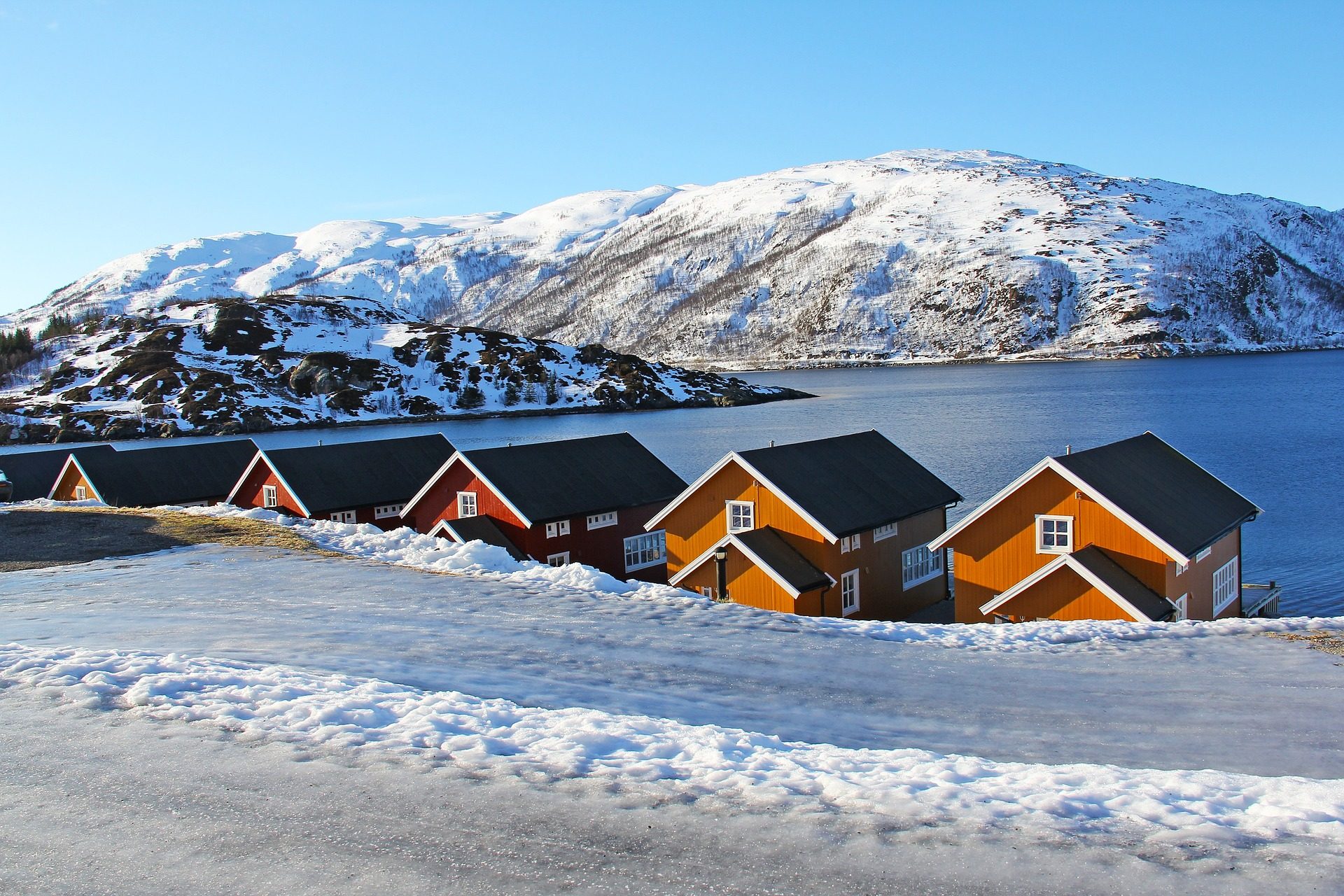 Drewniane domy w Tromso w Norwegii