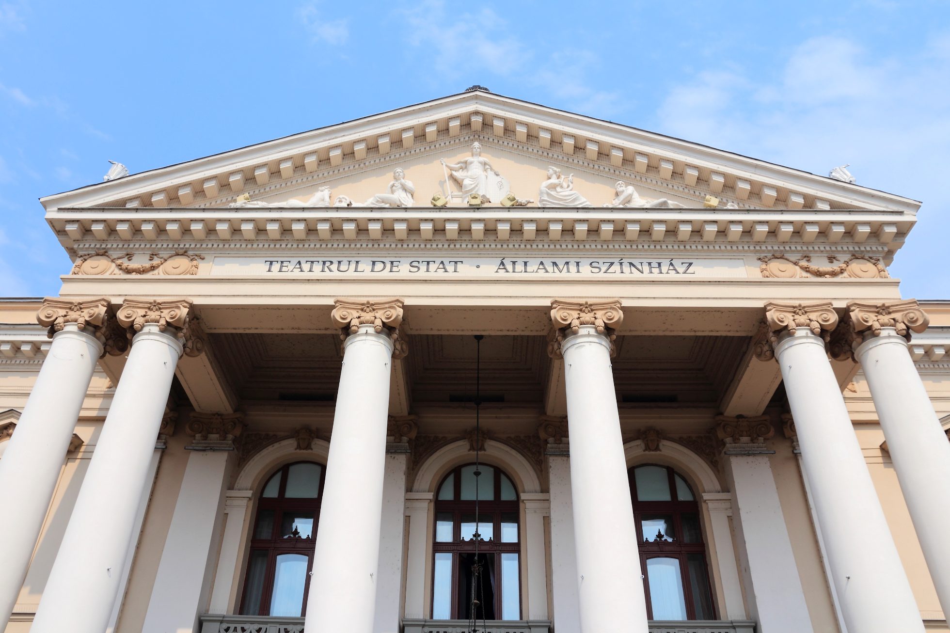 Teatr Narodowy w Oradei, w hrabstwie Bihor, Rumunia - stary budynek w Europie. Widok z publicznej ulicy.