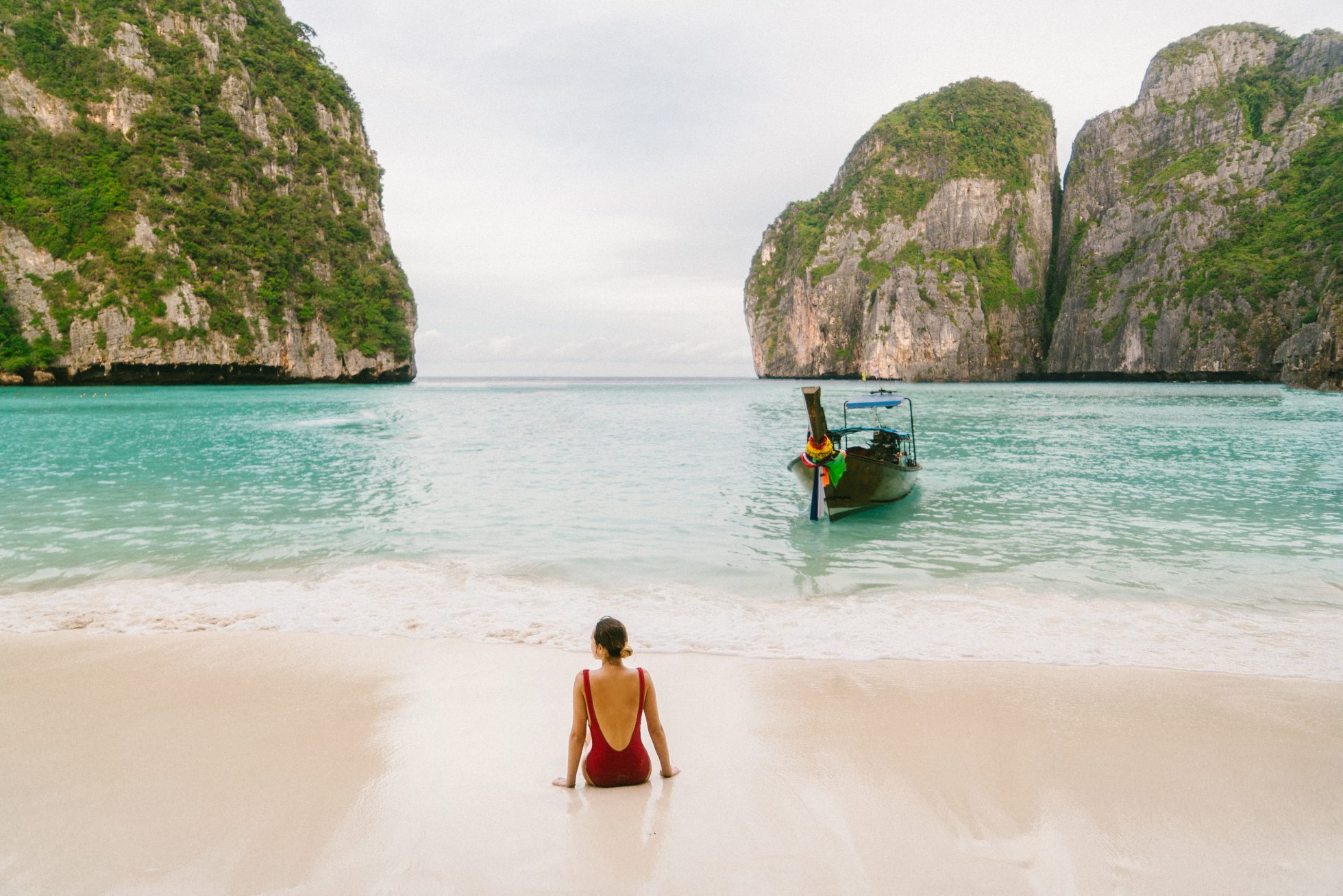 Plaża Maya Bay w Krabi w Tajlandii