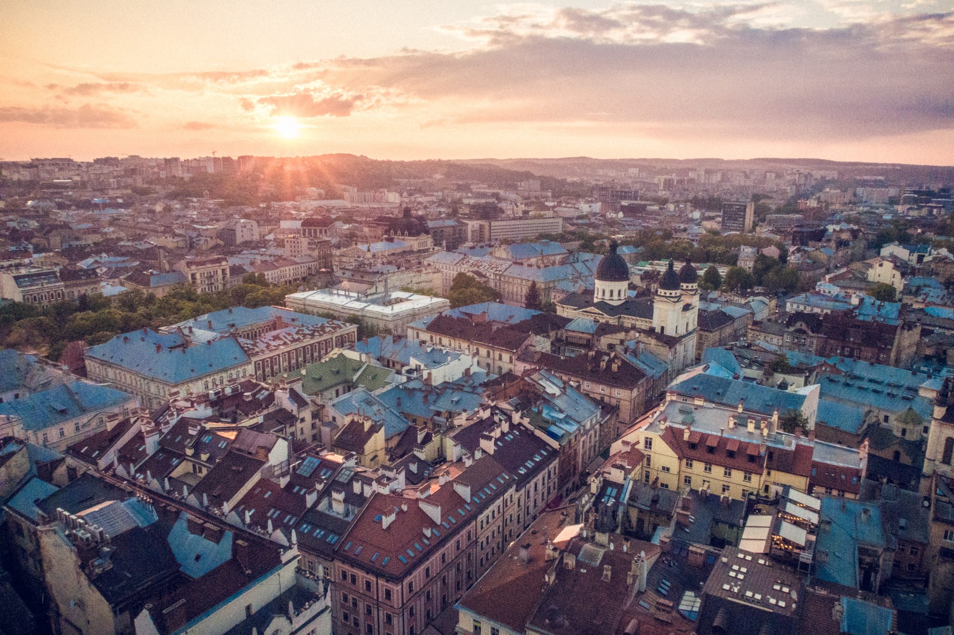 Panorama Lwowa o wschodzie słońca