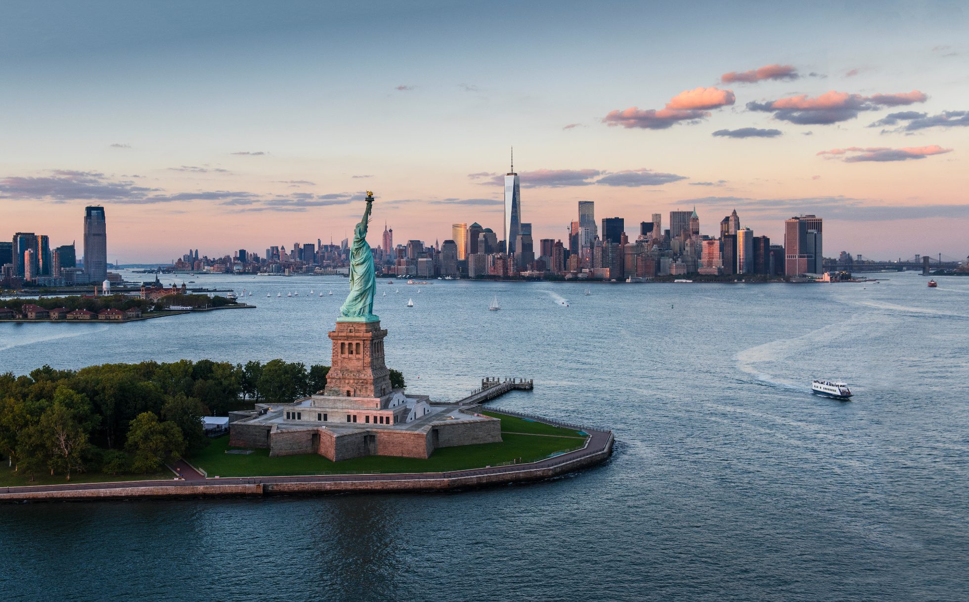 Panorama of New York at sunset with a view of the Statue of Freedom