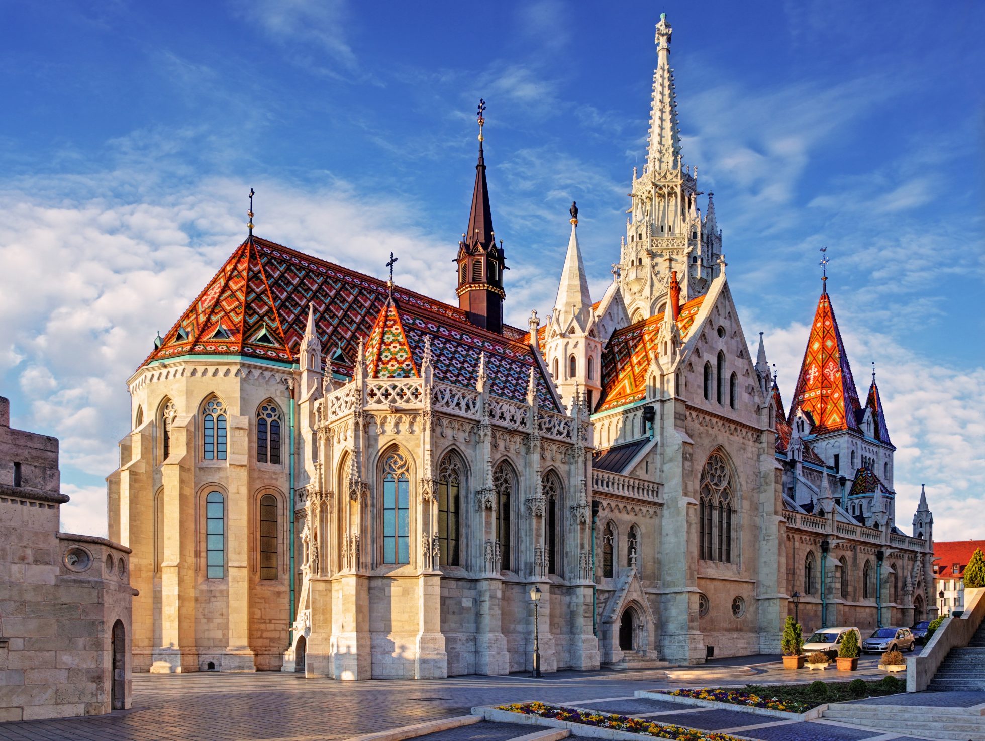 Kościół św. Macieja w Budapeszcie w słoneczny dzień, atrakcje w Budapeszcie
