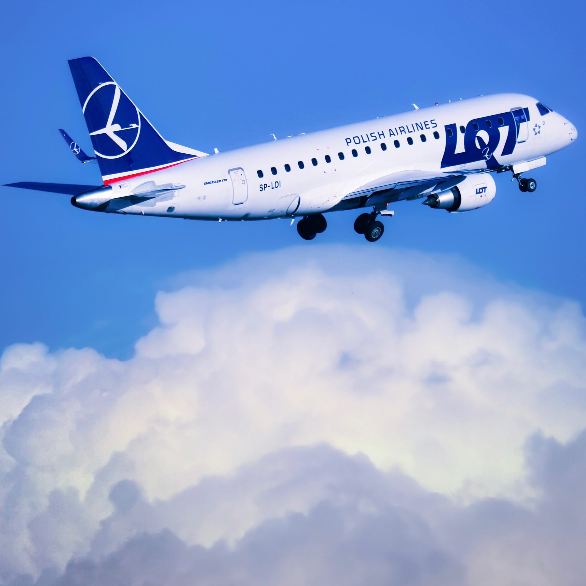 Start samolotu Embraer 170 z Lotniska Chopina