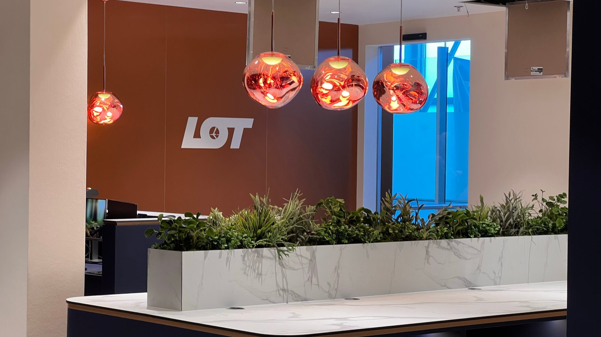 Polonez Gold Lounge interior - sofas, tables and lamps 
