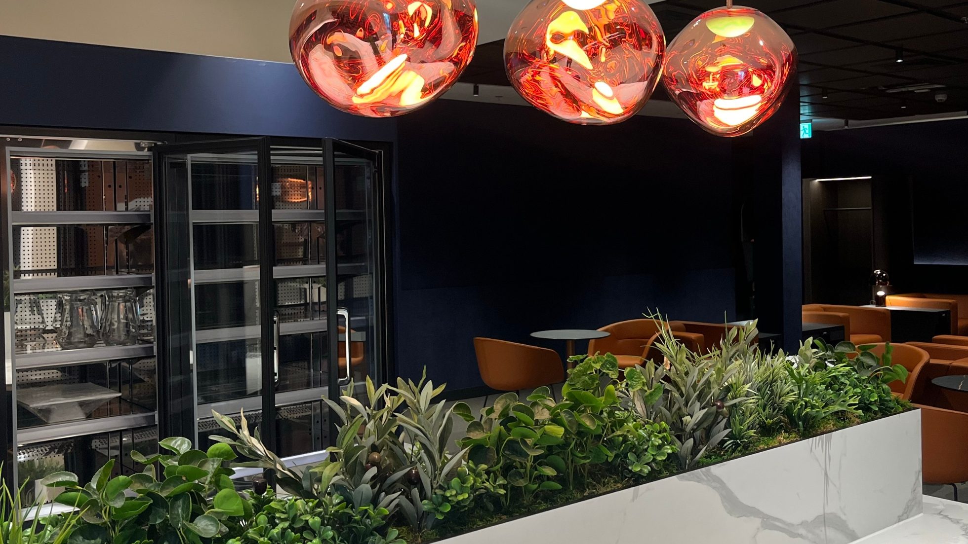Polonez Gold Lounge Interieur - Sofas, Tische und Lampen