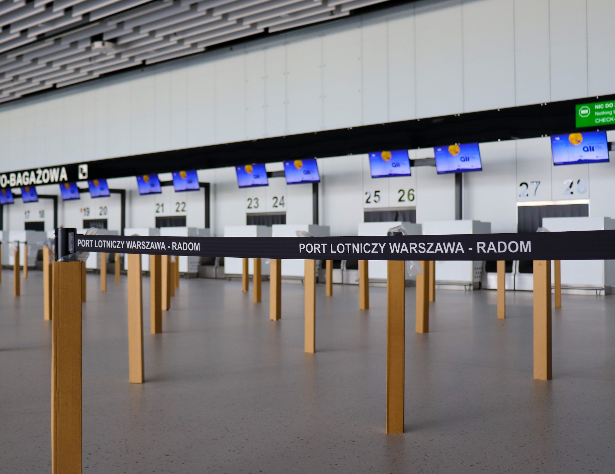 Stanowiska check-in na lotnisku w Radomiu