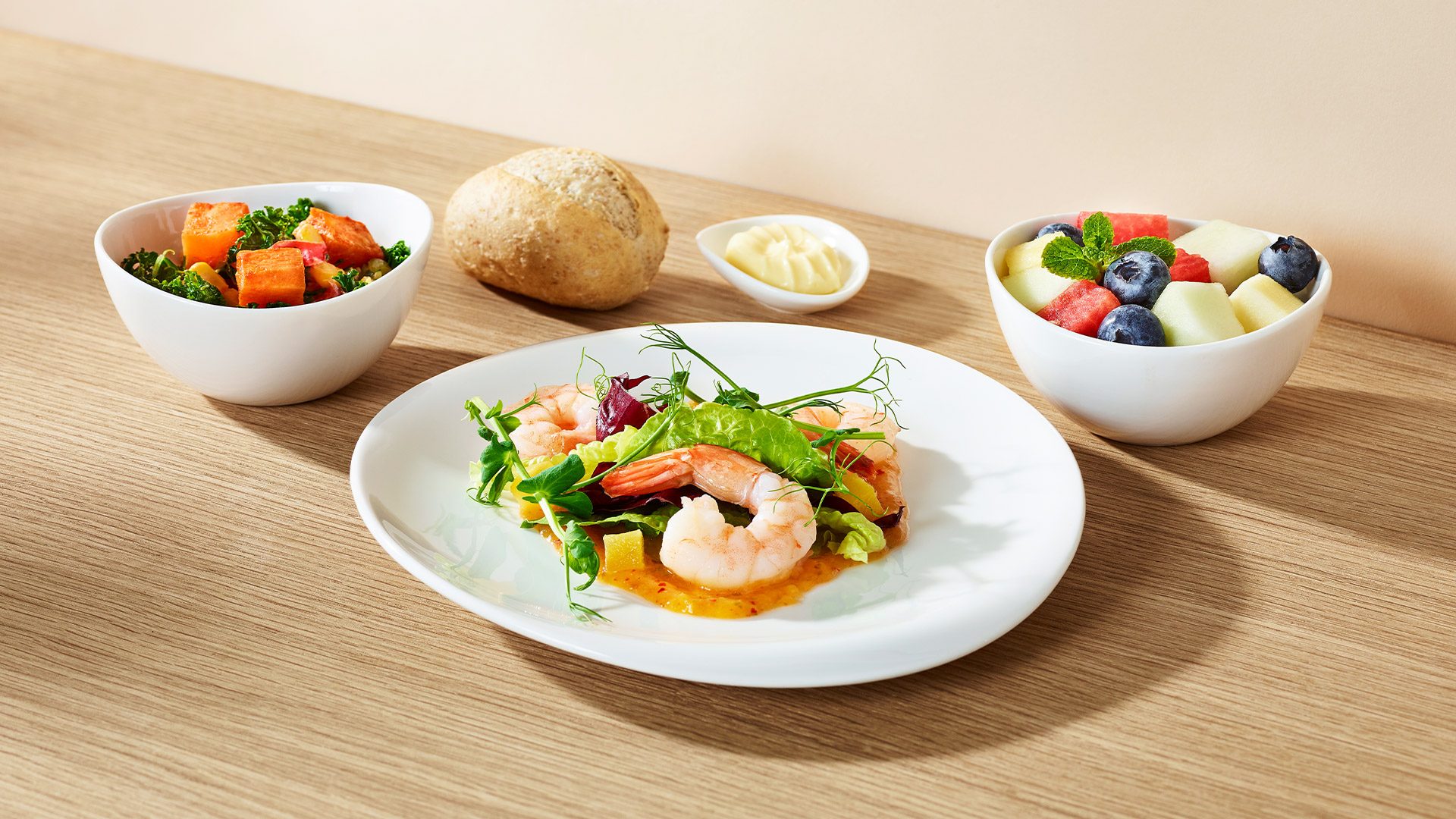 Shrimp with mango, pea sprouts, and lettuce drizzled with mango sauce. Sweet potato, corn, and three-color bell pepper salad with bell pepper dip and fried kale. Fresh fruit: pineapple, watermelon, melon, and blueberries. Served with graham roll and butter. 