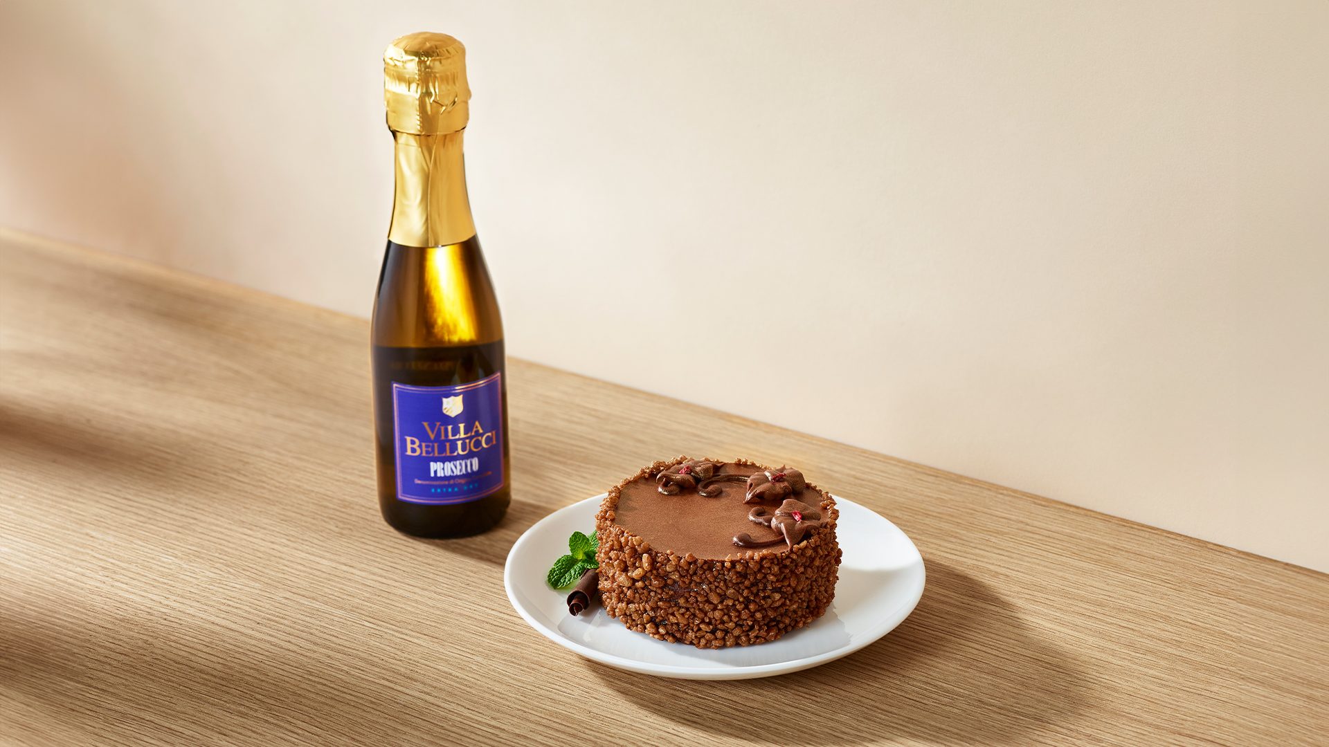 Chocolate cake with sparkling wine 
