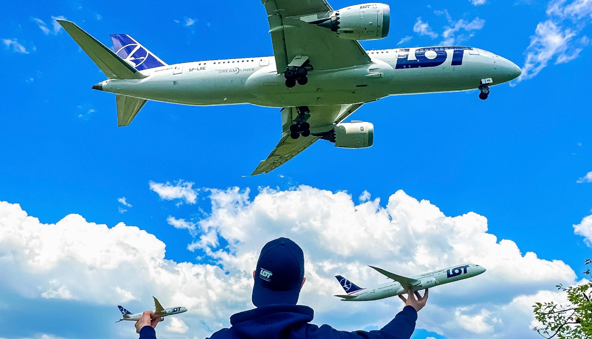 Boeing 787 ladujący na Lotnisku Chopina