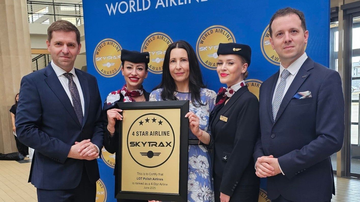 LOT Polish Airlines CEO Michał Fijoł, Board Member Dorota Dmuchowska, Company Proxy Robert Ludera and two LOT Polish Airlines flight attendants receive their Skytrax four-star airline certificate