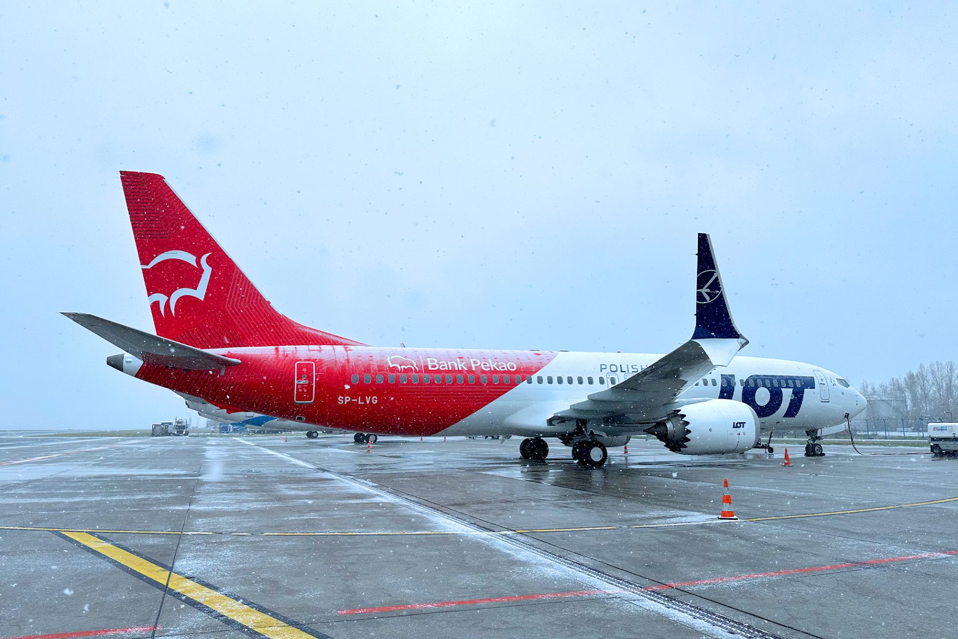 Boeing 737 MAX w specjalnym malowaniu Bank Pekao S.A