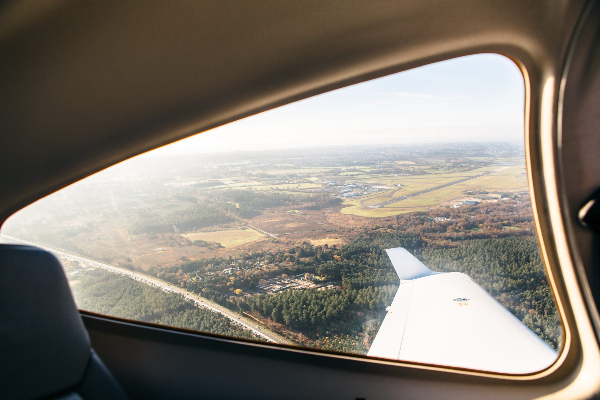 Lotnisko z perspektywy awionetki, pilotowanie samolotu