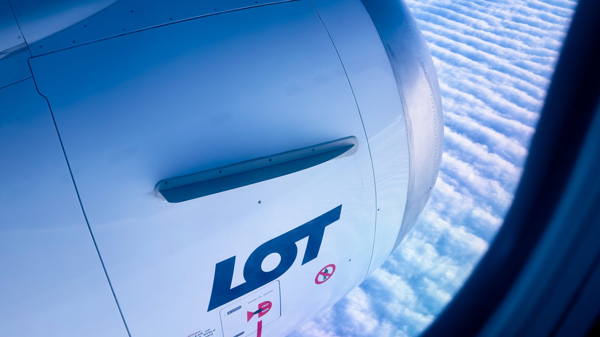 Silnik samolotu Boeing 737-8 MAX linii LOT.