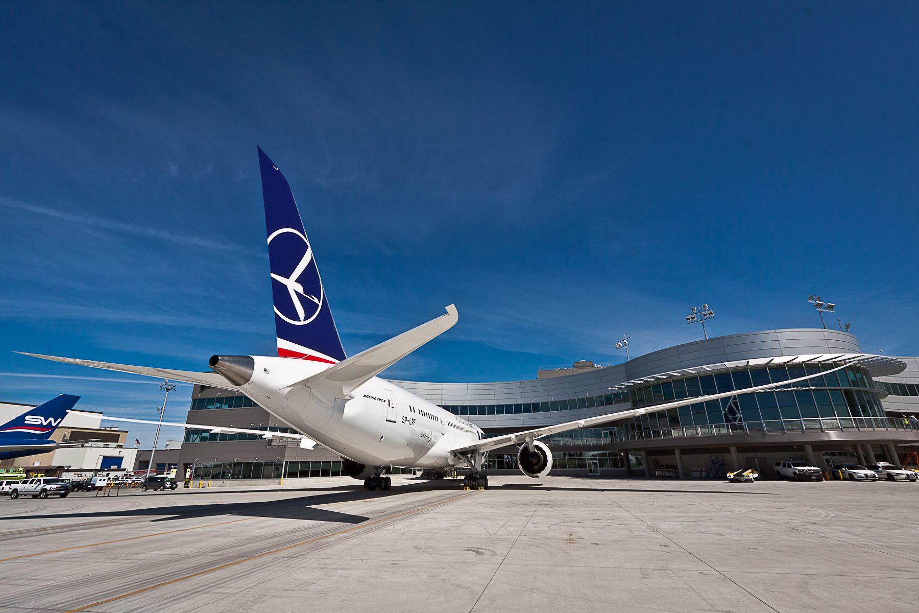 空港のボーイング787ドリームライナー