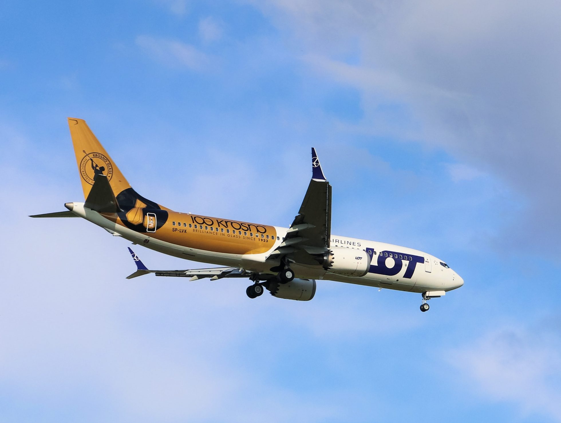 Lądujący samolot, czym jest turbulencja