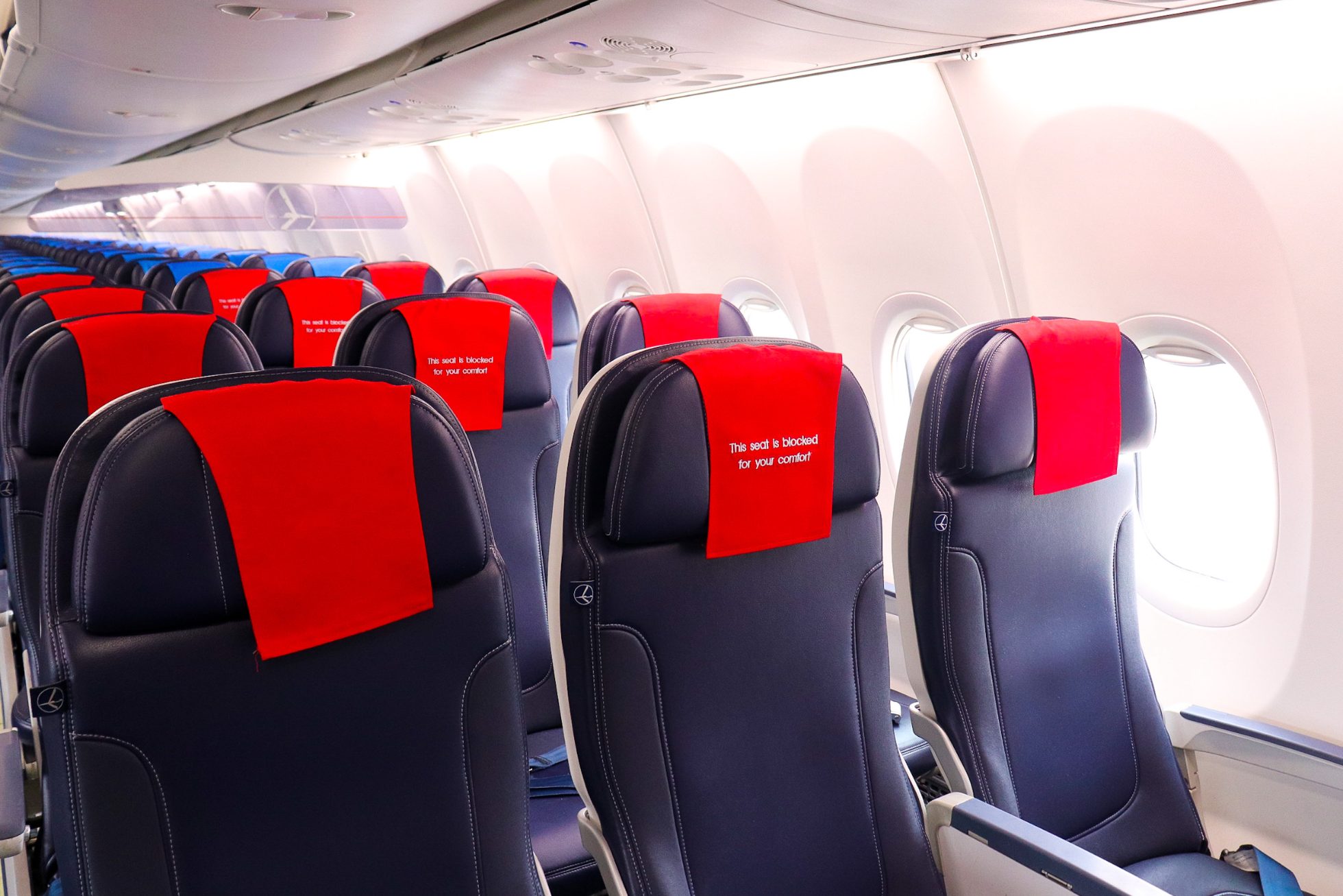 Wnętrze samolotu Boeing 737 MAX - Klasa Biznesowa.