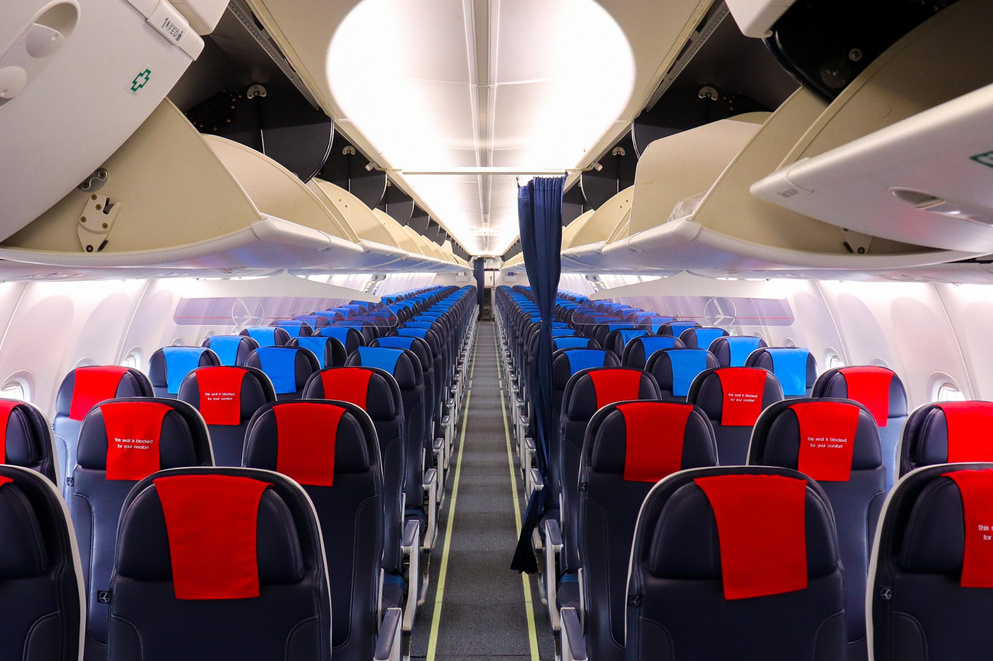 Widok wnętrza samolotu Boeing 737 MAX.