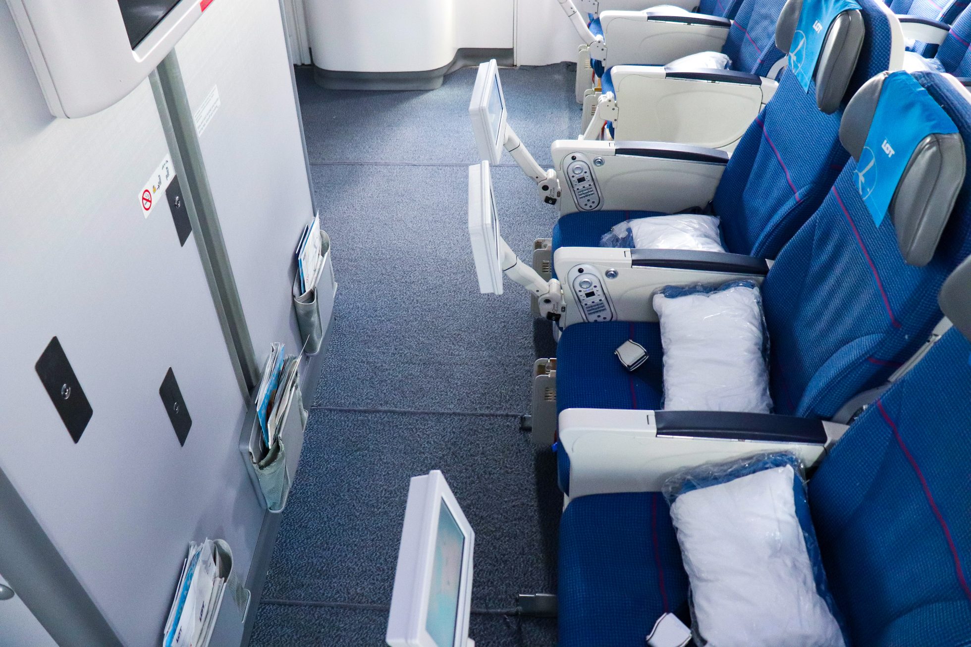Extra Legroom on a Boeing 787 Dreamliner aircraft. Seat appearance may vary depending on aircraft type.