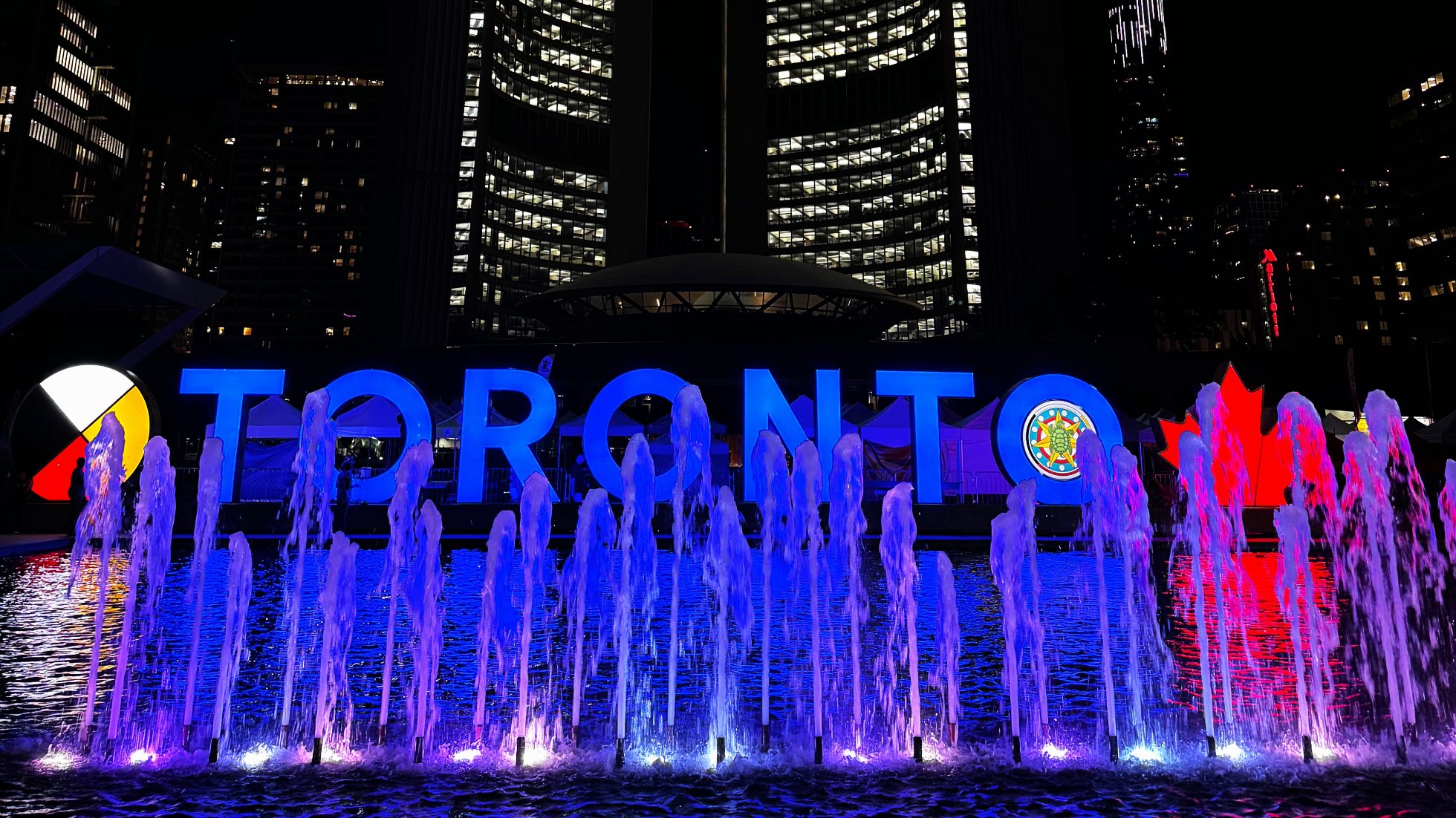 Ratusz w Toronto nocą