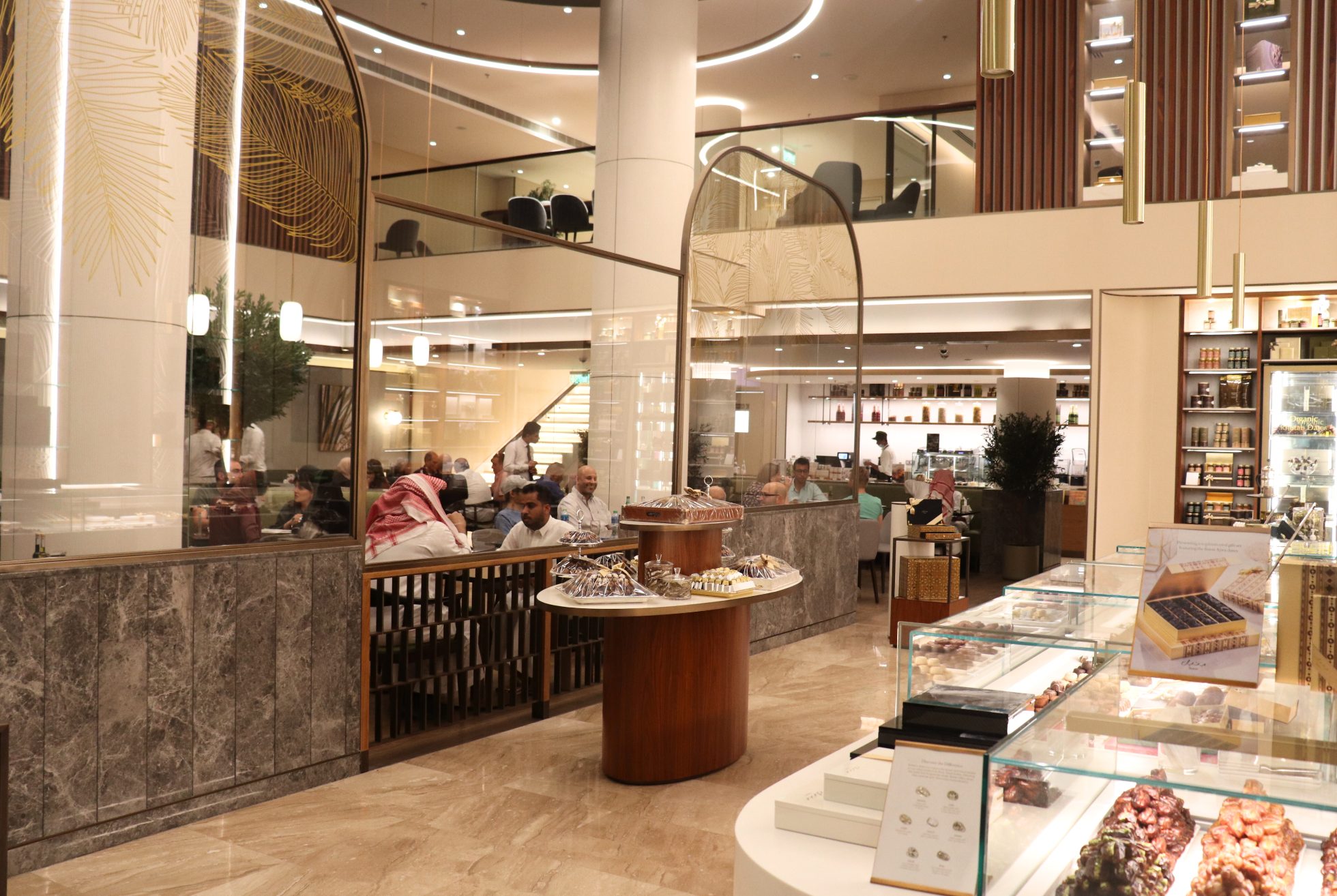 Wnętrze Cafe Bateel