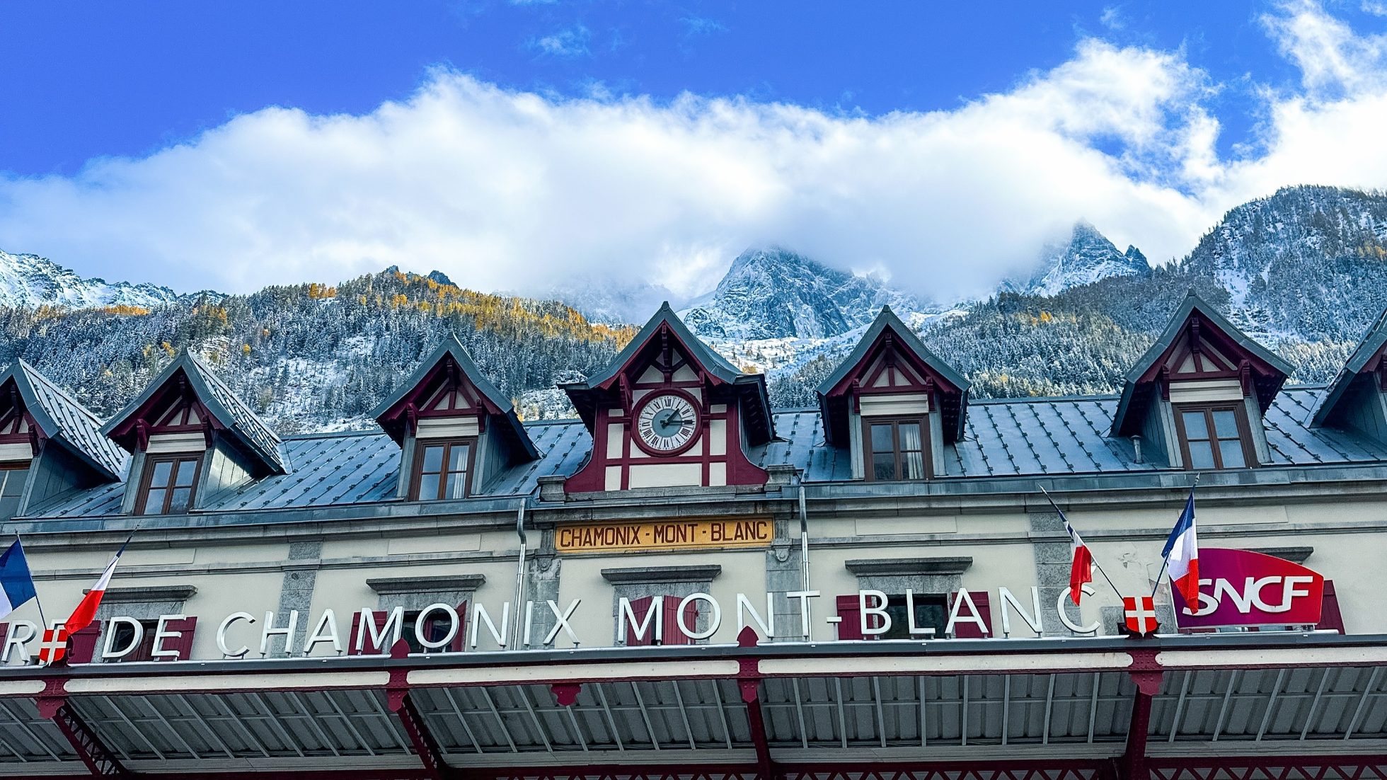 Chamonix - miasteczko na tle wysokich gór