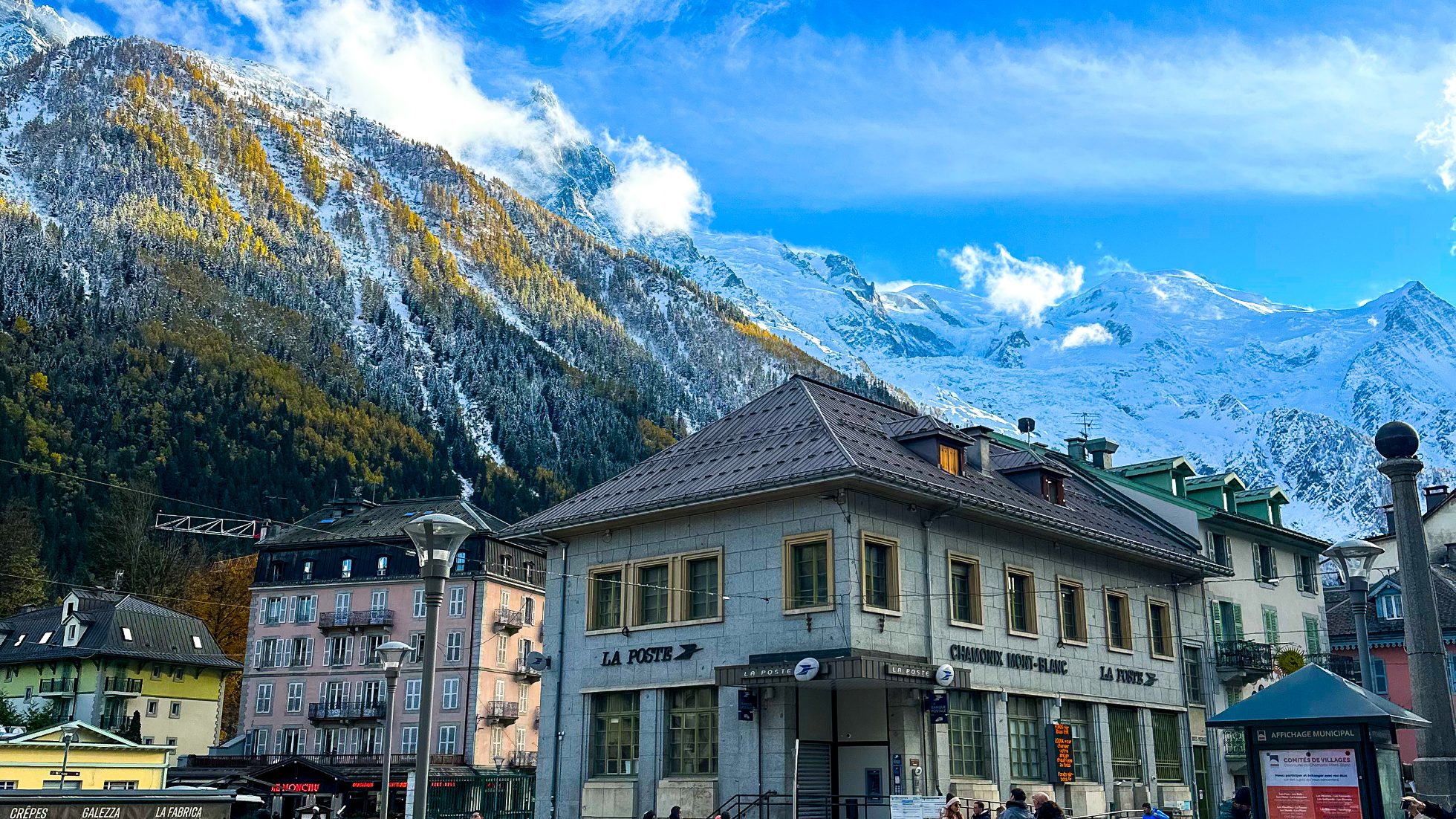 Chamonix - miasteczko na tle wysokich gór
