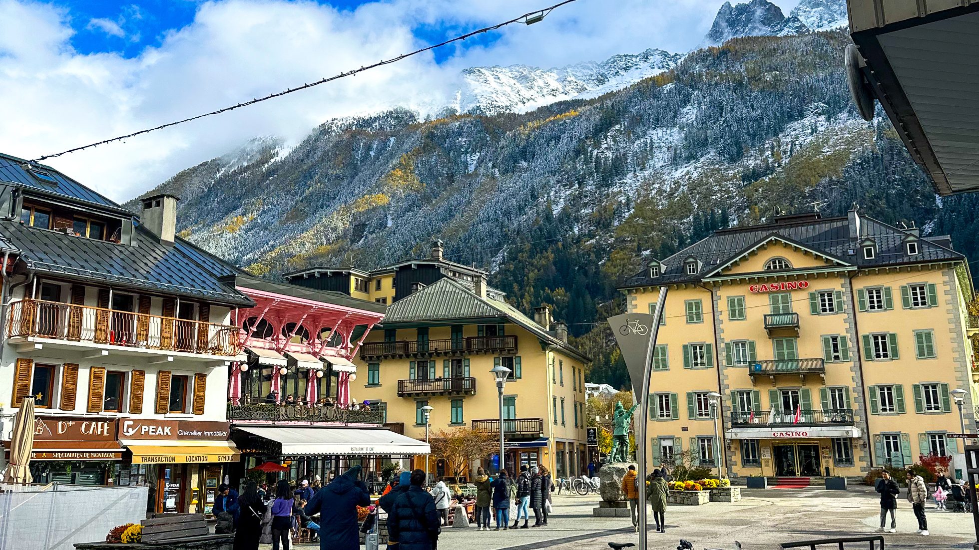 Chamonix - miasteczko na tle wysokich gór