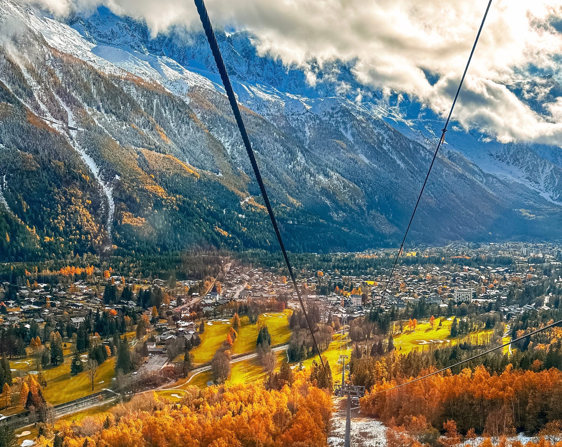 Chamonix - miasteczko na tle wysokich gór