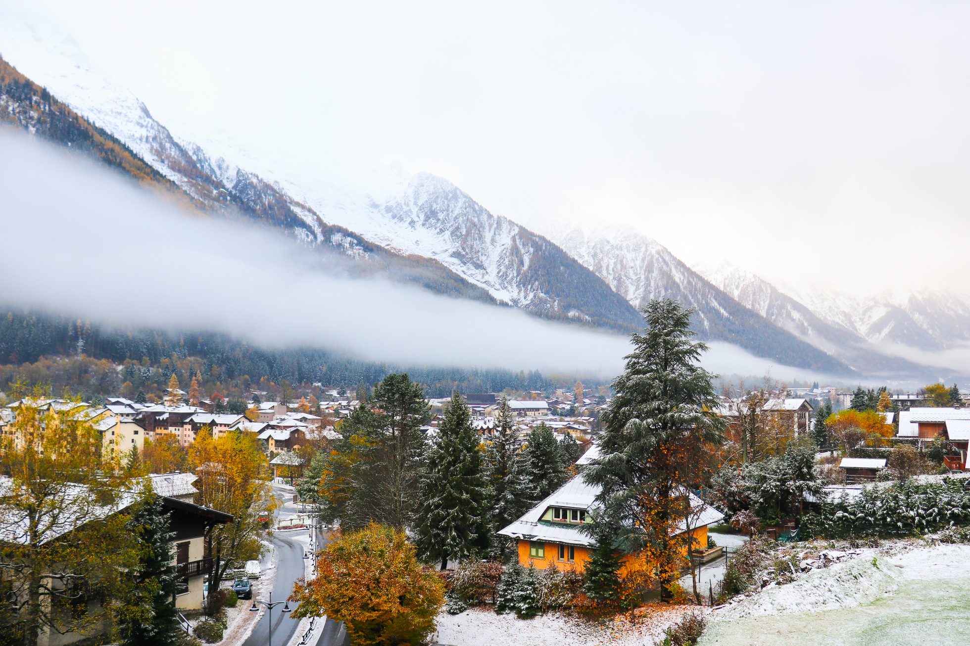Chamonix - miasteczko na tle wysokich gór