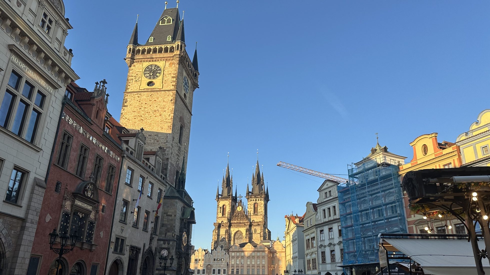 Widok na zabudowę w Pradze.