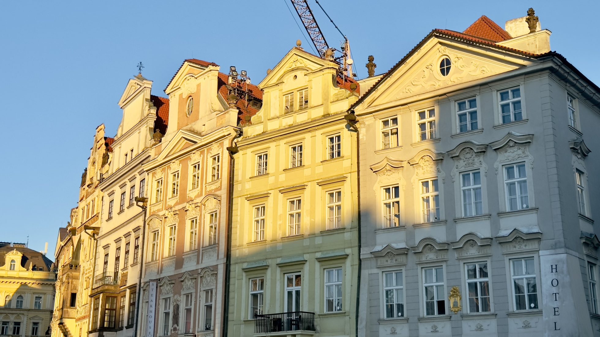 Widok na zabudowę w Pradze.
