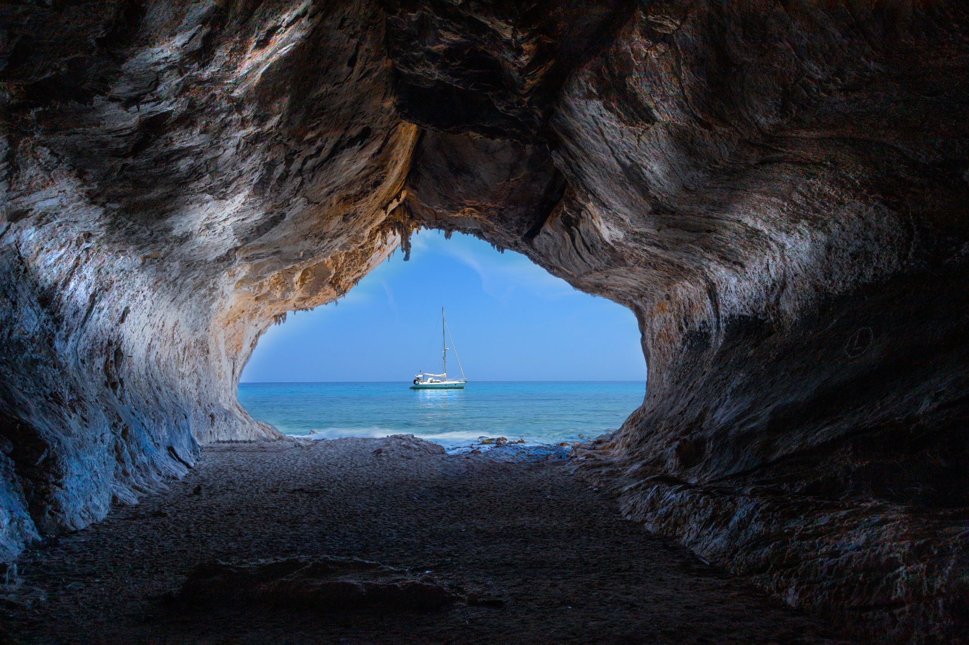 Widok na plażę Cala Luna na Sardynii