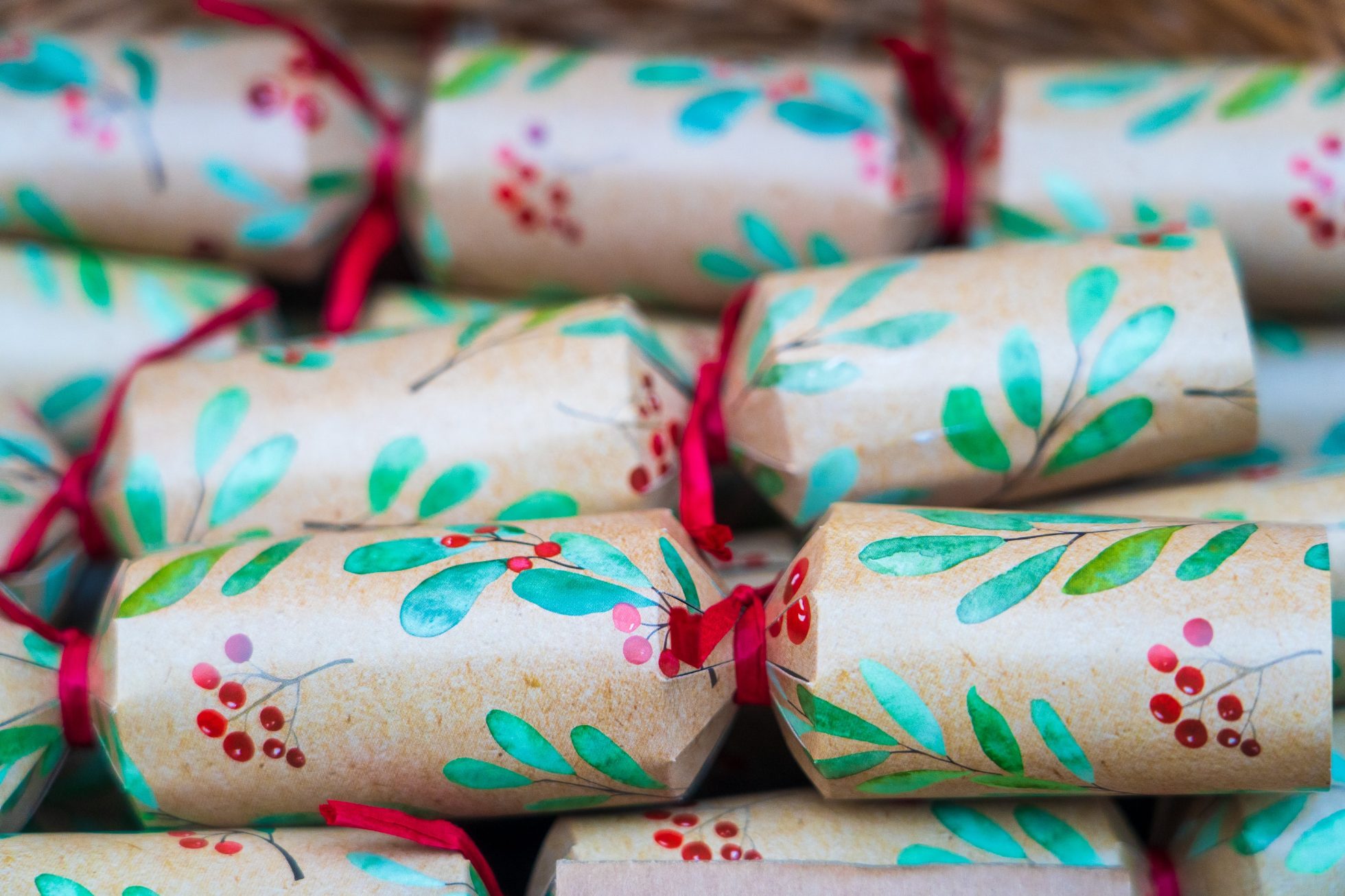 Ozdobne tuby Christmas Crackers, tradycje bożonarodzeniowe w Wielkiej Brytanii