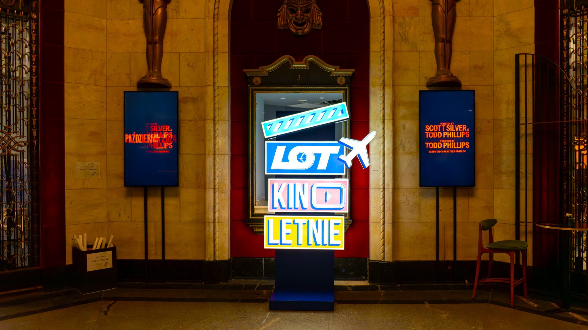 kolorowy neon LOT Kino letnie