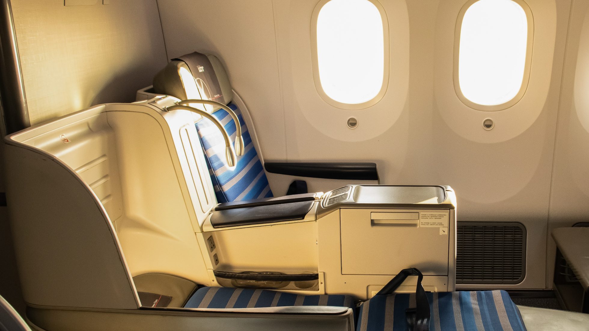boeing-787-dreamliner-business-class-8