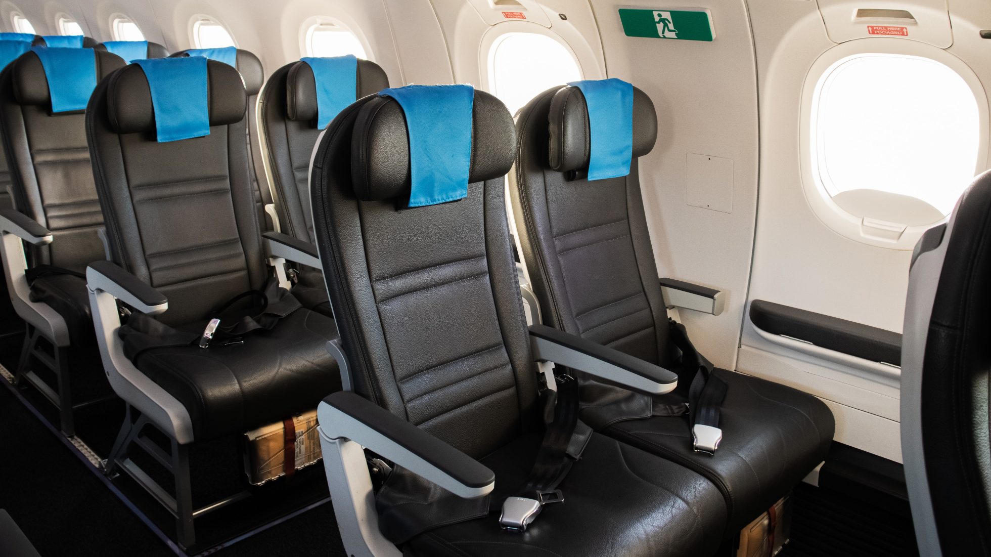 Kabina Embraera, rząd foteli w układzie 2+2