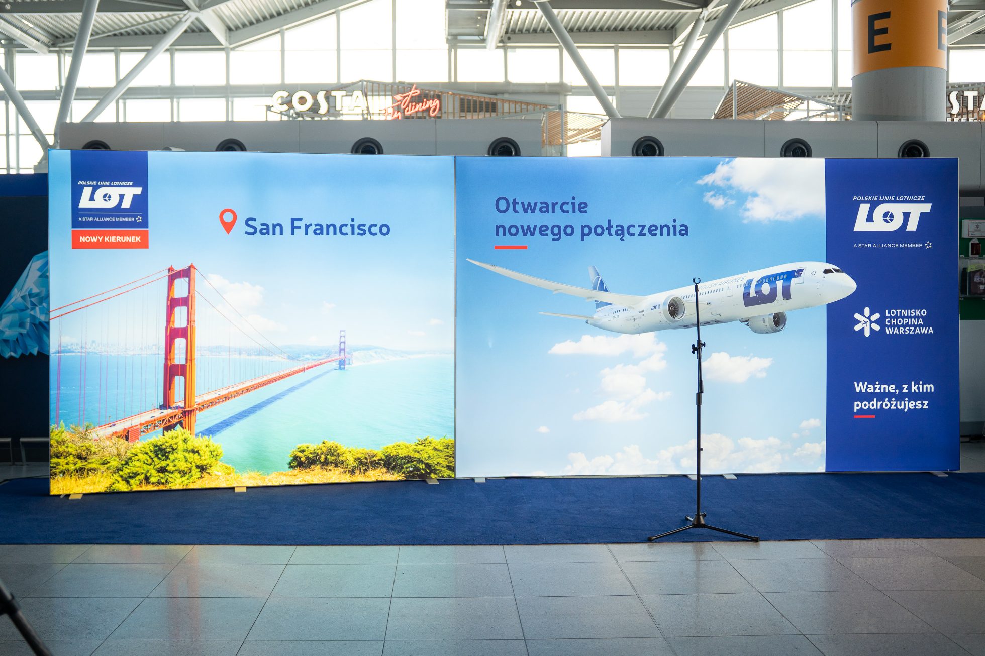 An LOT display marking the launch of the San Francisco route, featuring the Golden Gate Bridge and LOT’s Dreamliner