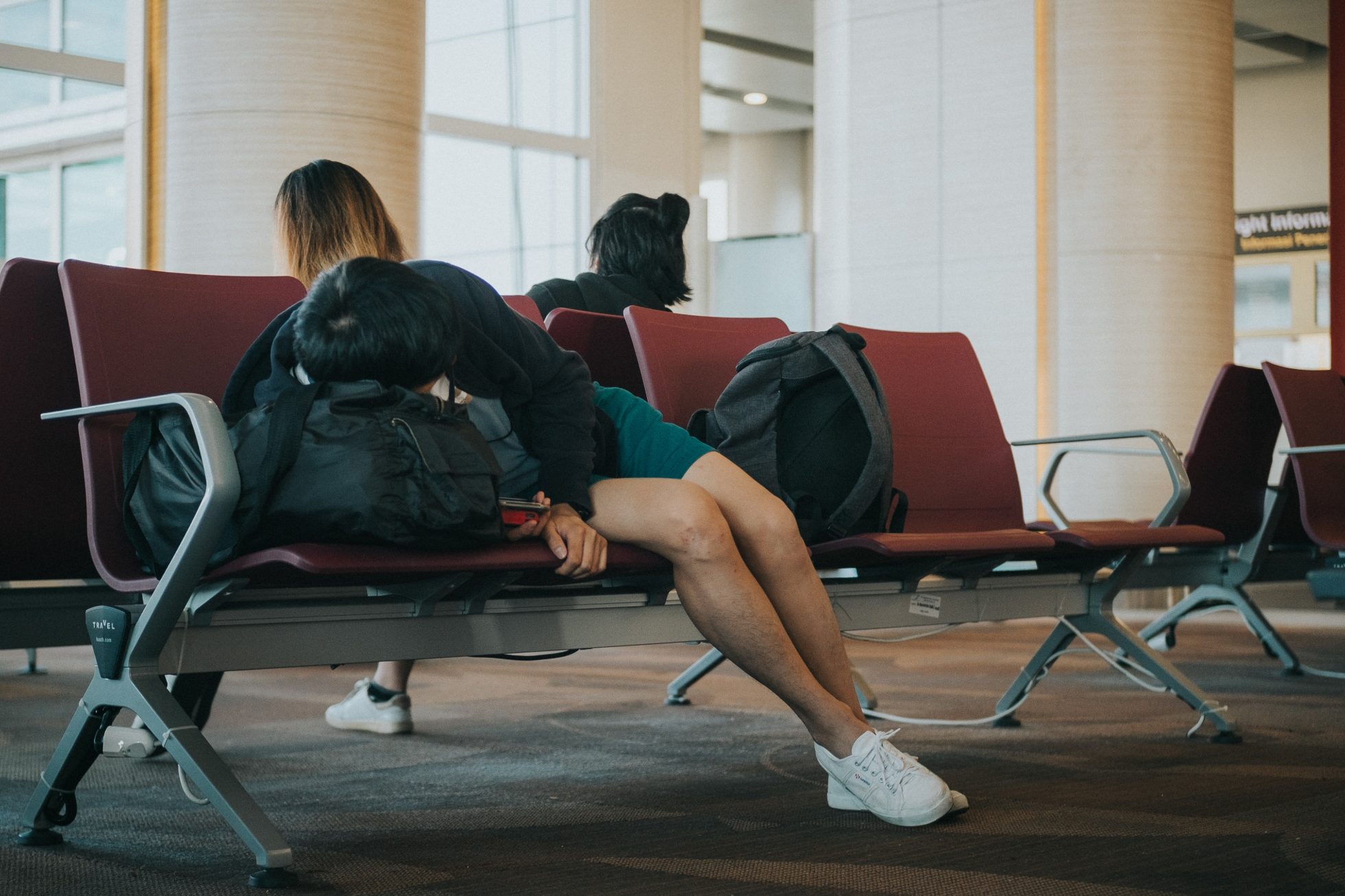 Sleeping passenger at the airport - what is jet lag?