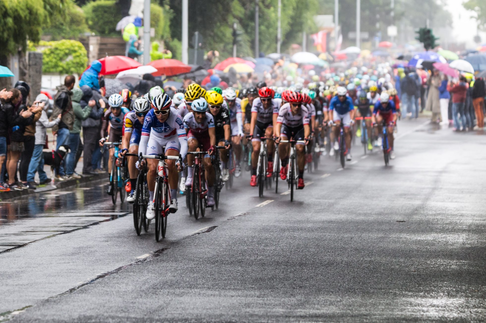 Grupa kolarzy podczas wyścigu Tour de France, wydarzenia sportowe
