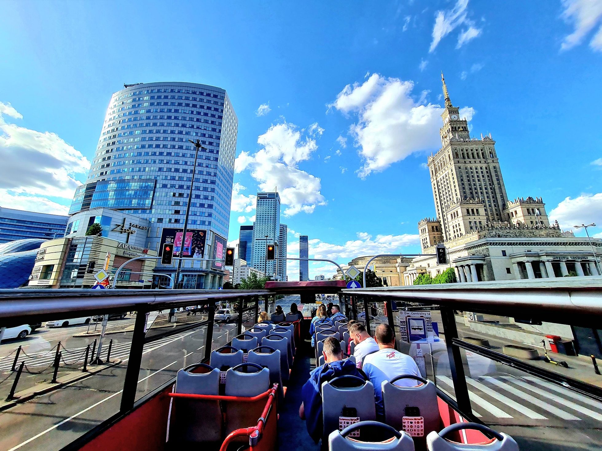 Zwiedzanie Warszawy autobusem w ramach usługi  City Sightseeing Warsaw
